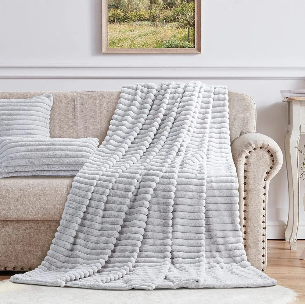 Cotton Co Milan Faux fux Throw 120 x 180cm Silver