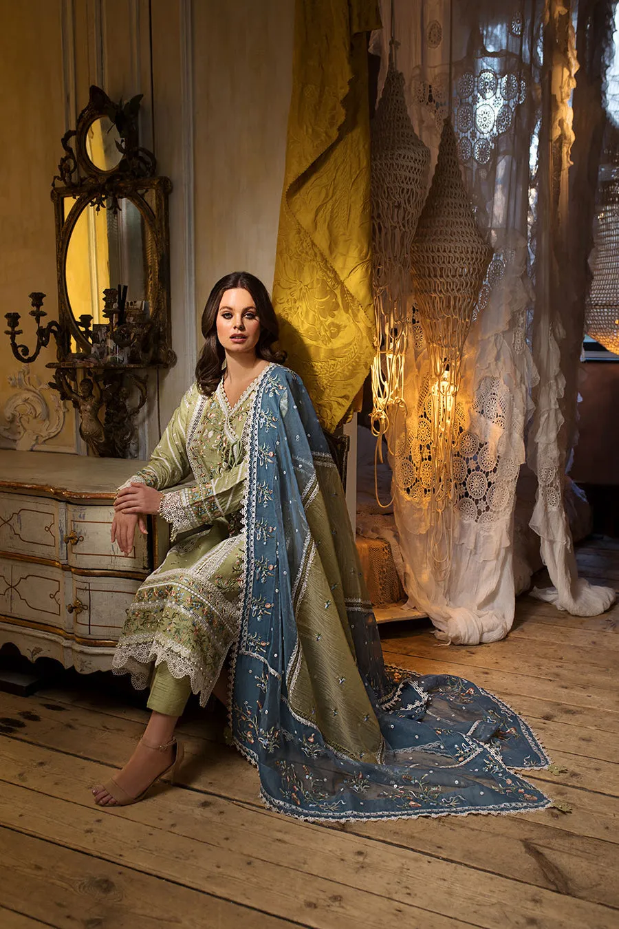 SOBIA NAZIR LUXURY LAWN 2023 | 9B
